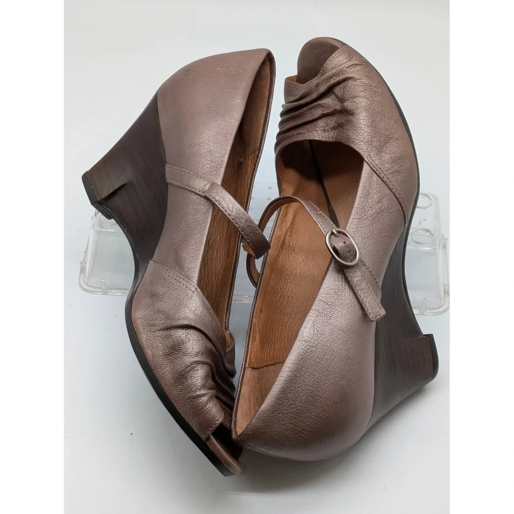 Clarks pre owned